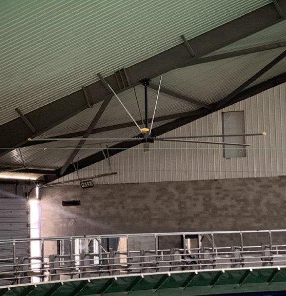 Energiebesparende industriële plafondventilator met IP55 beschermingsmotor en 9,53 m3/min luchtvolume