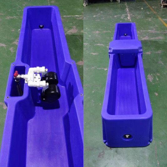 Temperatuurgecontroleerde blauwe veewaterauto met ingebouwde temperatuurregeling voor runderen