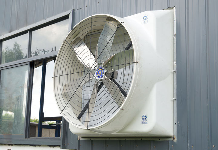 Industriële afzuigventilator met hoge sterkte glasvezel, aan de muur gemonteerd en 52,9 m³/u luchtvolume